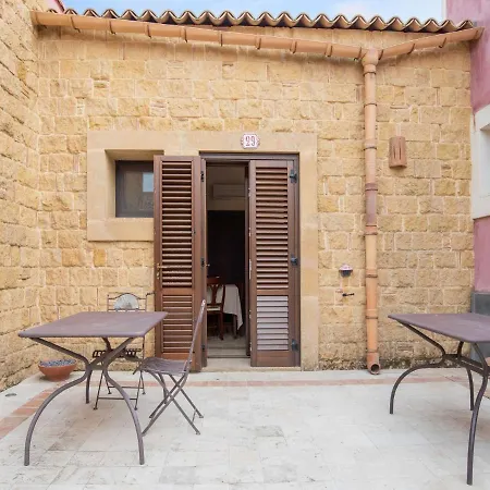 Дом отдыха Near Mount Etna Views *